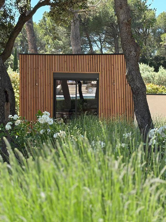 Maison d’hôte pour 2 personnes, avec Terrasse et Jardin ainsi que Piscine et Vue à Pélissanne