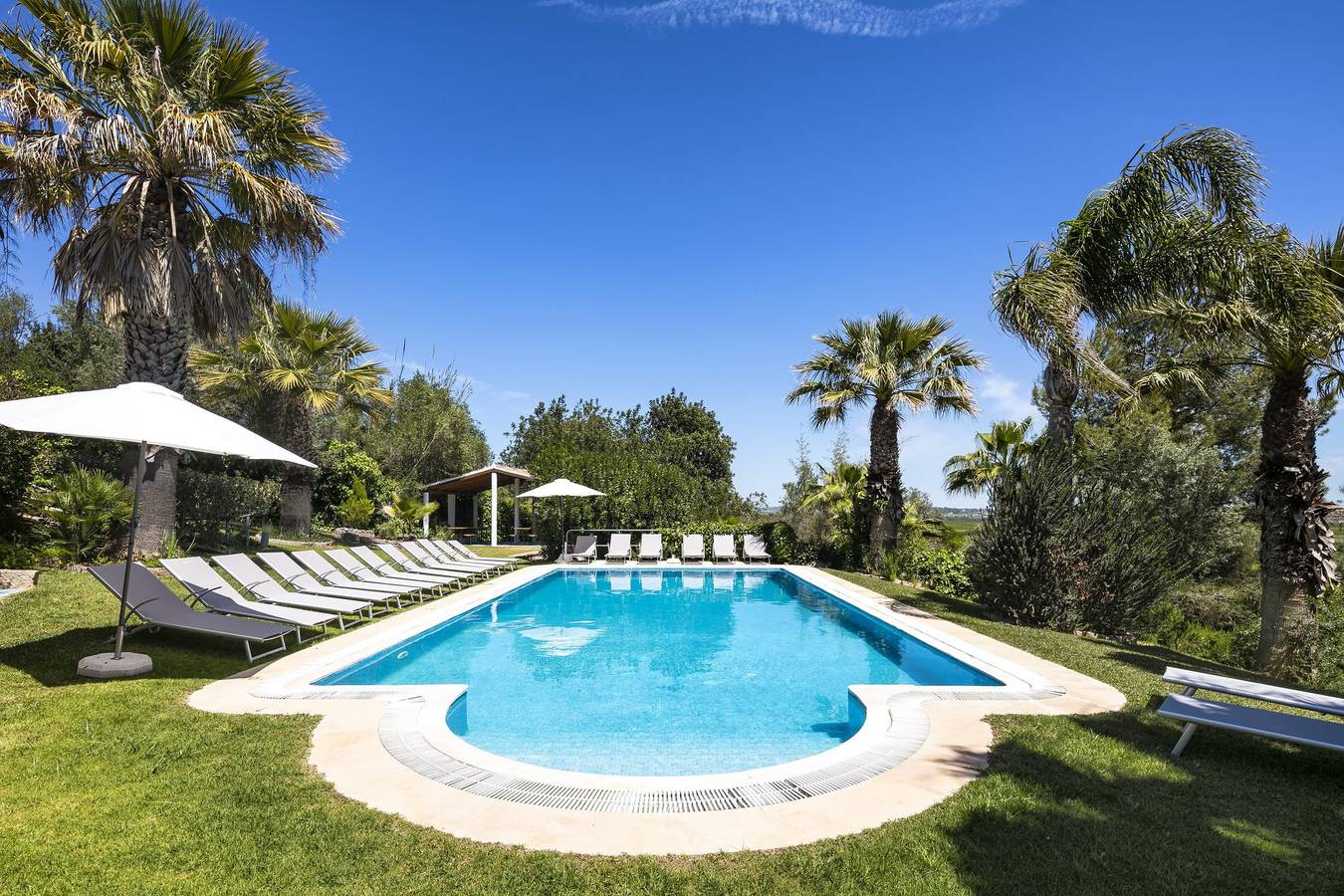 Charming Algarve Villa | Villa Quinta Luz | 9 Bedrooms | Large Pool & Snooker Table | Silves in Faro Distrikt