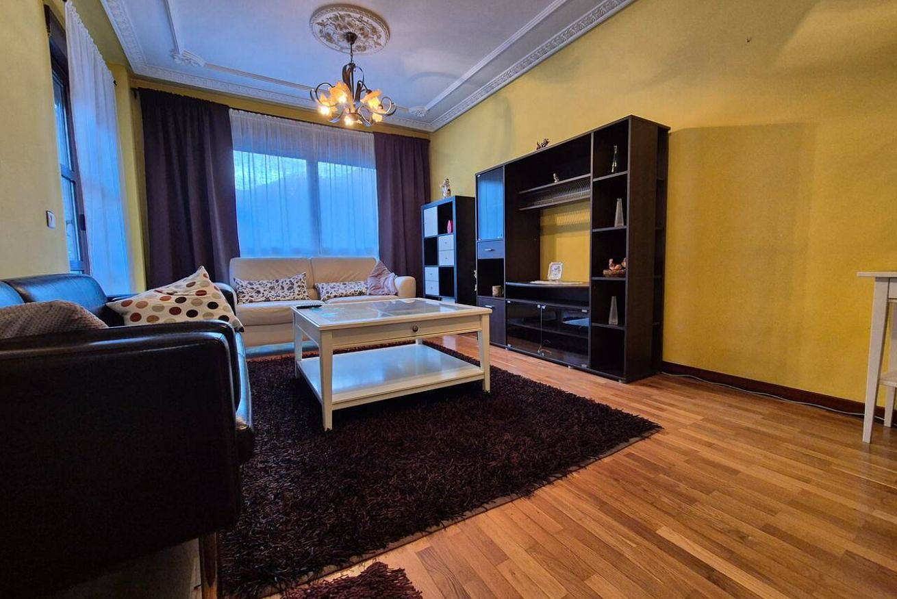 Ganze Wohnung, Charming Garden Apartment with Full Kitchen & Washer in Laviana, Cordillera Cantábrica