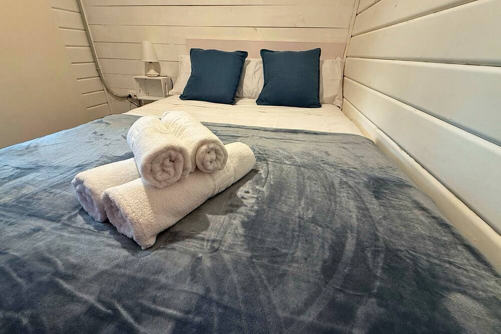 Charming mini house in Seville with jacuzzi in Las Pajanosas, Guillena