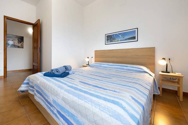 Appartement entier, Appartement « Elena E Joerg 1 » avec vue montagne, jardin commun et Wi-Fi in Vezzi Portio, Riviera di Ponente