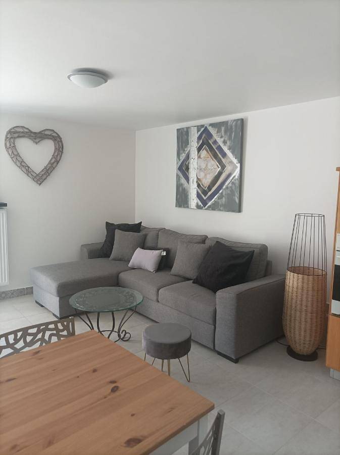 Location de vacances pour 6 personnes, avec vue ainsi que piscine et jardin à Seyssel - 4