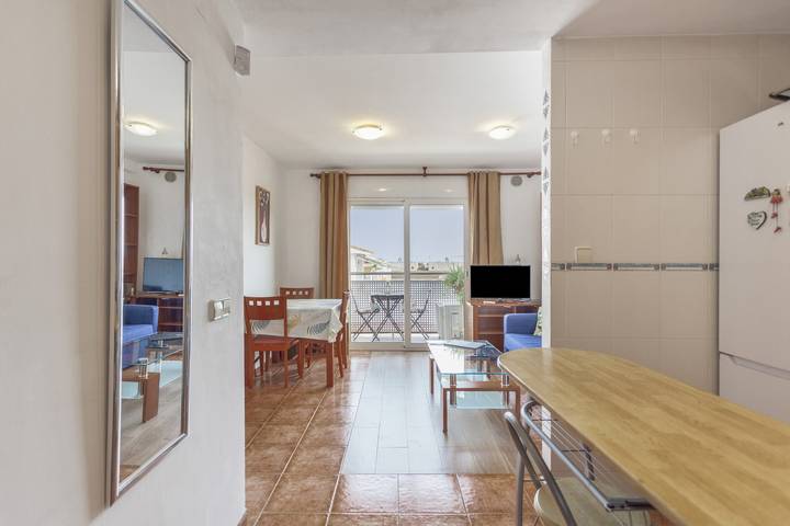 Apartamento entero, Apartamento 'Berni's House Palafolls' con vistas al mar, terraza privada y aire acondicionado in Palafolls, Costa del Maresme