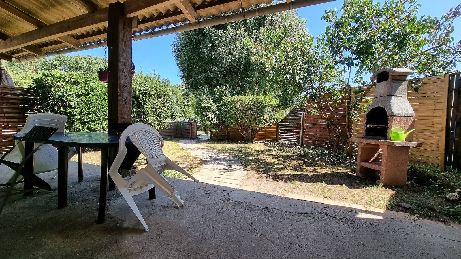 Gîte pour 4 personnes avec piscine in Saint-Just-Luzac, Côte de Beauté