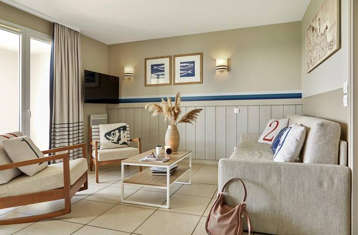 Gîte pour 6 personnes, avec piscine ainsi que terrasse et jardin, adapté aux familles dans Plage des Sables Blancs (Douarnenez) - 4