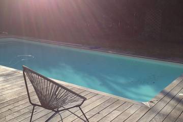 Location de vacances pour 8 personnes, avec jardin et terrasse, animaux acceptés à Mérignac