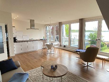 Ferienwohnung für 2 Personen, mit Seeblick und Terrasse sowie Garten in Groß Wittensee