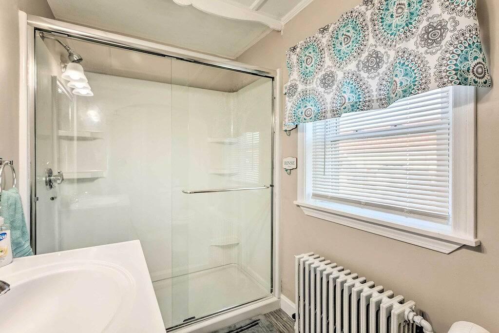 Newport House < 3 Mi to Beaches & Bowen’s Wharf! in Newport, Newport County