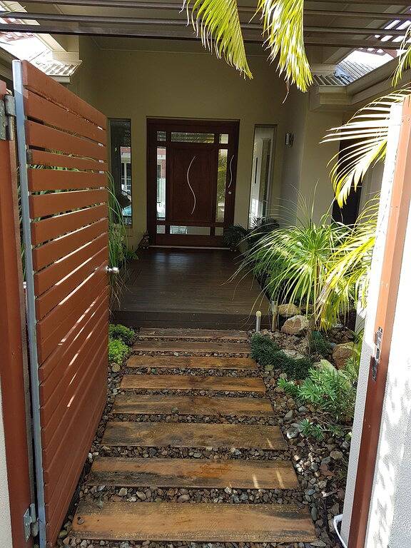 Ganze Wohnung, Studiozimmer in Luxushaus 5 min vom hussel und bussel von Noosa in Noosaville, Noosa