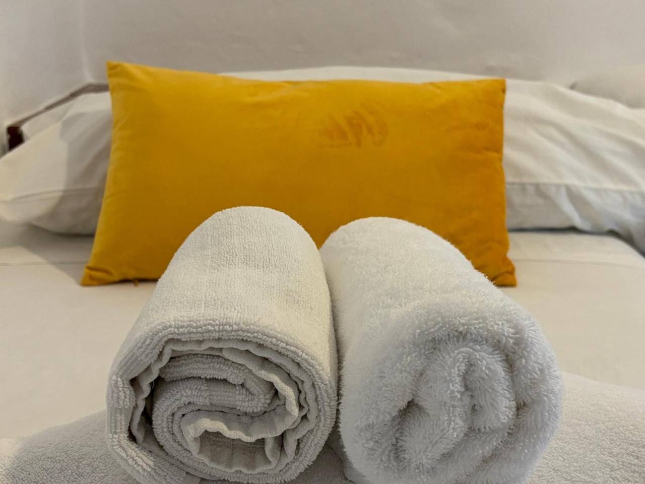 Appartement dans un hôtel 'Apartamento Doble' avec piscine partagée in S'Arenal Petit, Sant Joan de Labritja