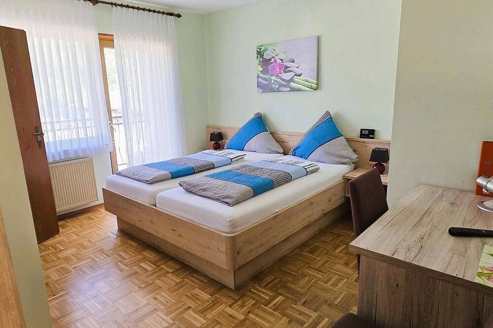 Double room - Hotel-Pension and Weinstube Wendland in Wintrich, Bernkastel-Kues