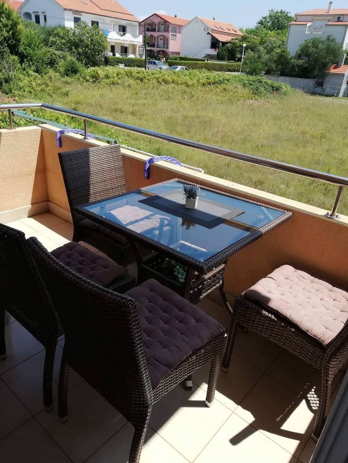 Ganze Wohnung, 1-Zimmer-Ferienwohnung mit Terrasse und Meerblick Privlaka, Zadar A-14816-a in Privlaka, Zadar