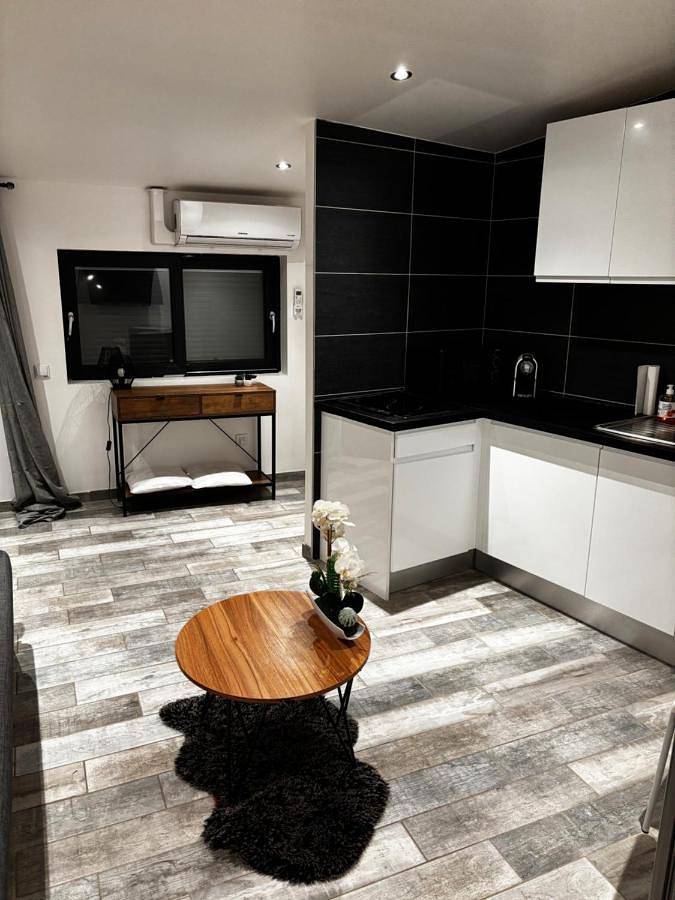 Gîte pour 2 personnes, avec terrasse à Givors - 2