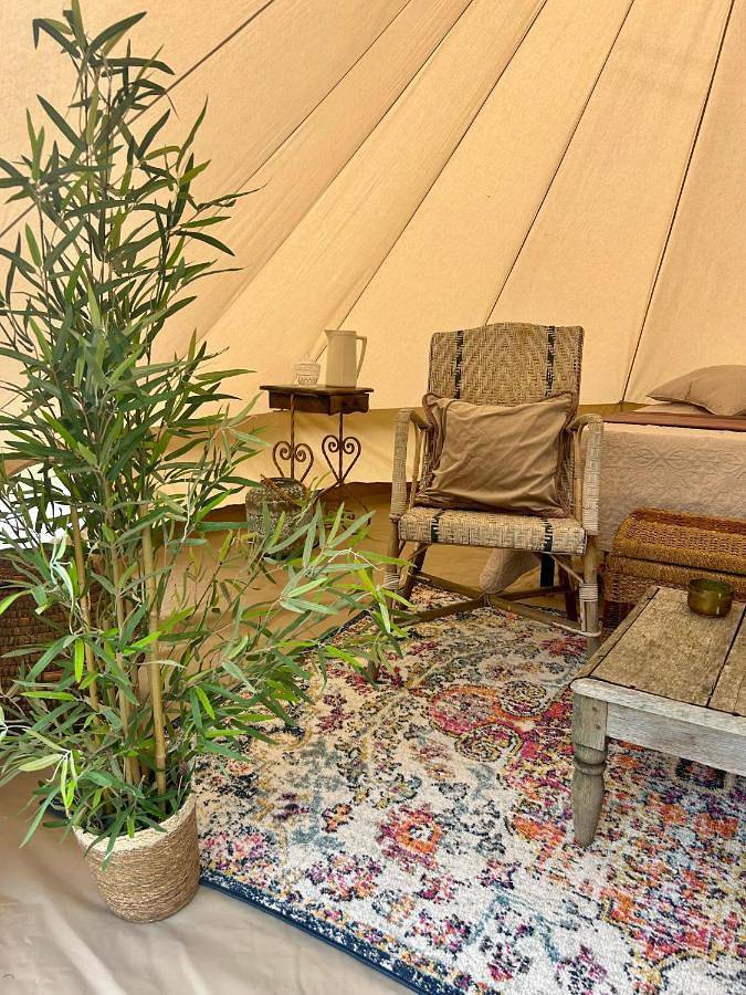 Tente pour 2 personnes, avec jardin et piscine ainsi que vue et terrasse dans Indre - 3