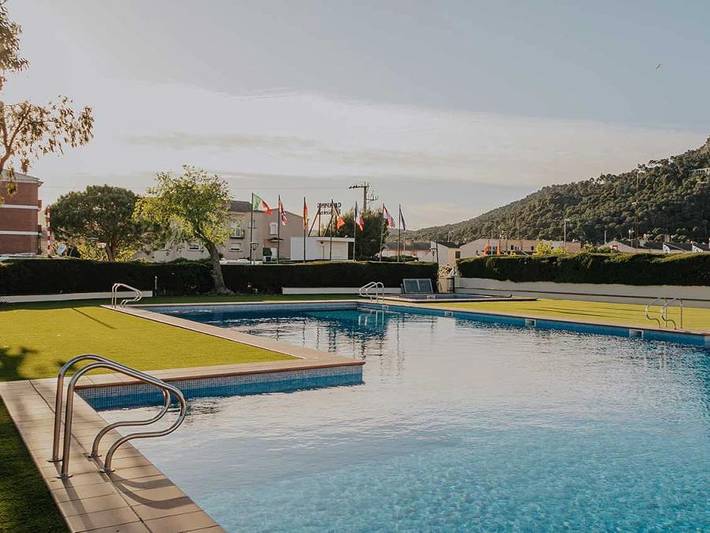 Tienda para 4 personas, con piscina para niños en Torroella de Montgrí