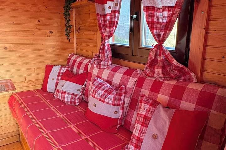 Romantic Getaway in an Alsatian Caravan in Hilsprich, Saargemünd