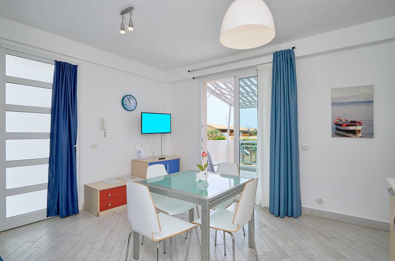 Appartamento intero, Xanto, casa vacanze con veranda a 100 mt dal mare in Ragusa, Provincia di Ragusa
