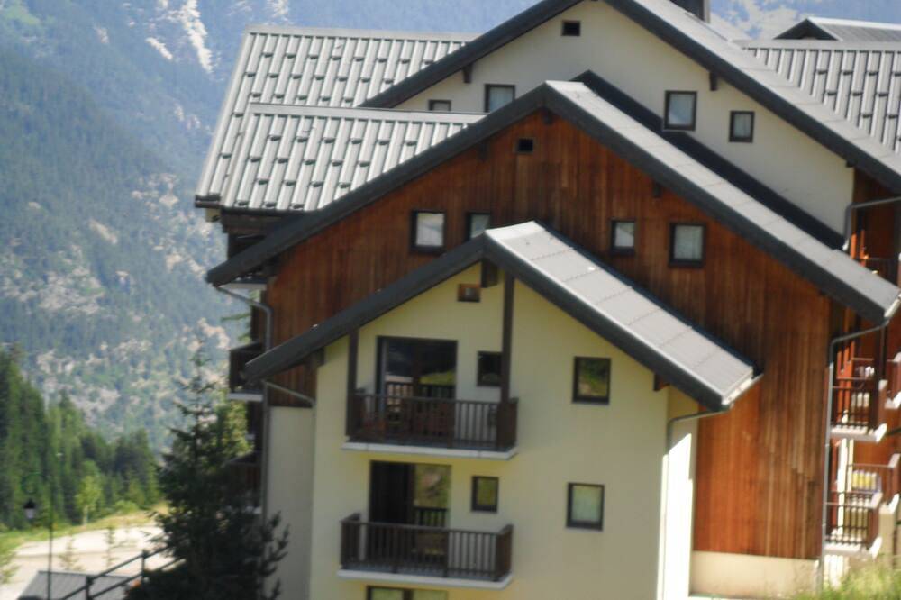 Entire apartment, Apartment in a chalet at the foot of the slopes in Valfréjus, Modane