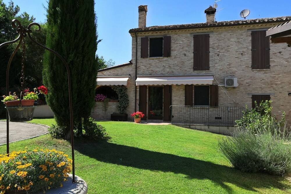 Freistehende Villa mit privatem Pool in den grünen Hügeln der Marken in Tavullia, Pesaro-Urbino