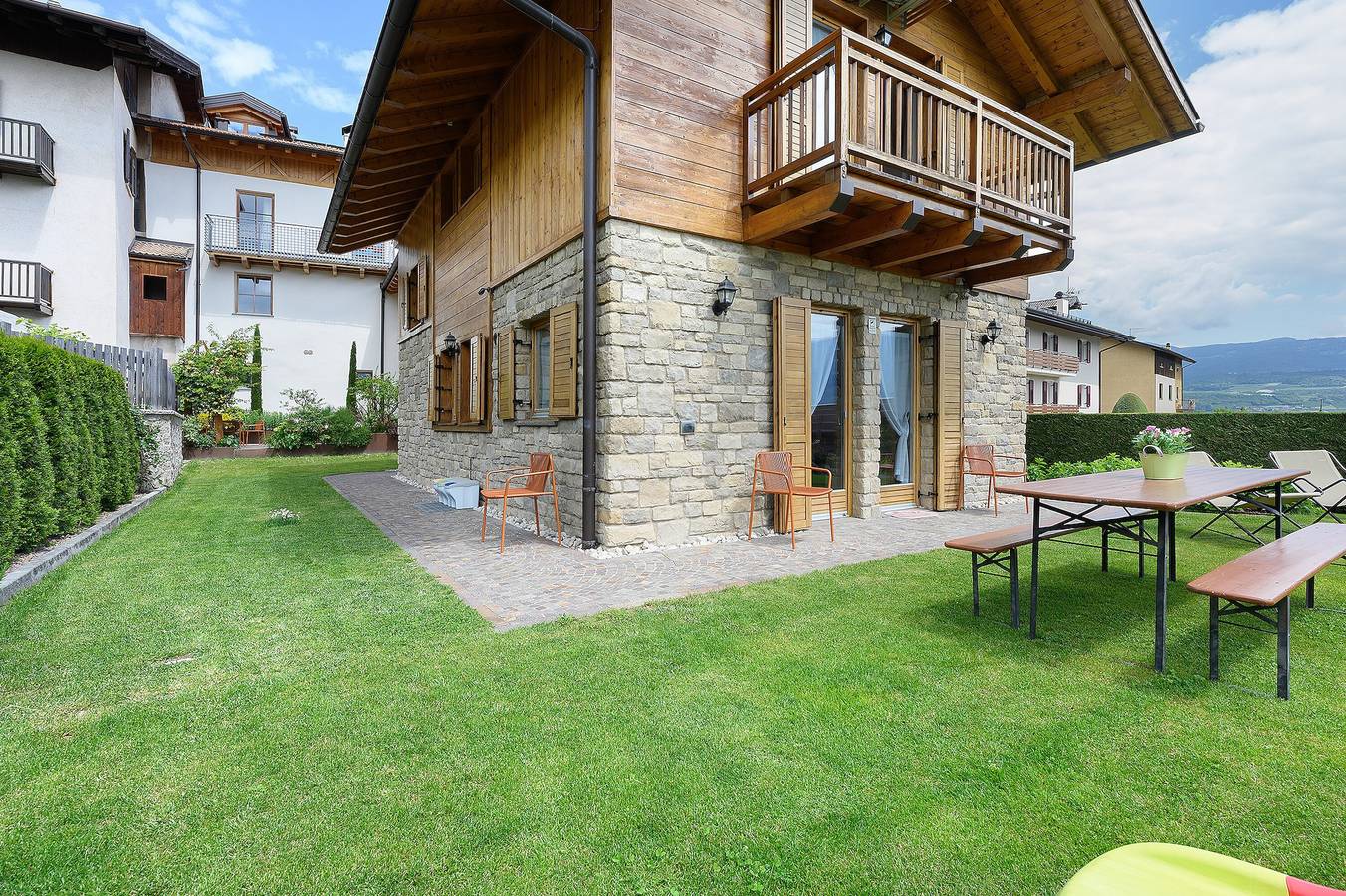 Chalet 'Agritur La Crucola -' con vistas a la montaña, Wi-Fi y aire acondicionado in Flavon, Contà