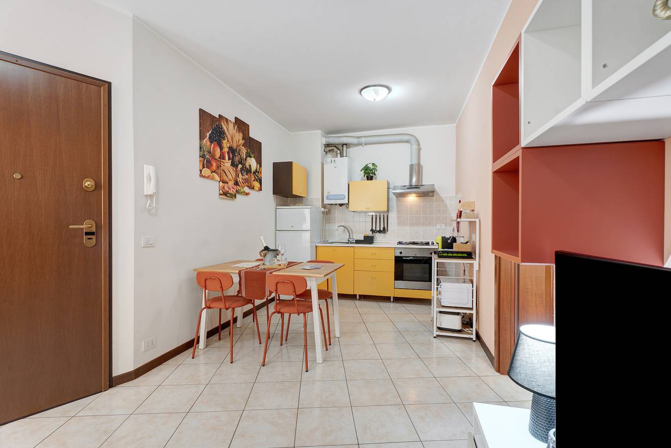 Apartamento entero, Apartamento 'Garibaldi 26' con vistas a la montaña, balcón y Wi-Fi in Stresa, Comune di Stresa