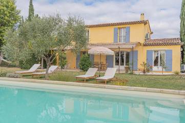 Cottage pour 8 personnes, avec piscine ainsi que vue et jardin à Ansouis
