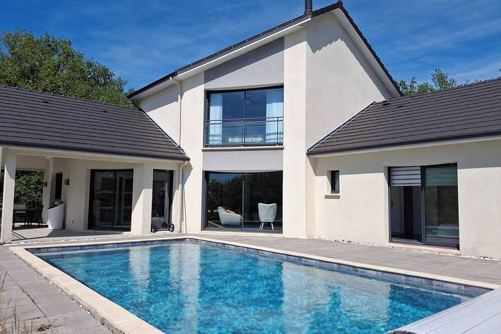 Location de vacances pour 6 personnes, avec jardin à Chasteaux