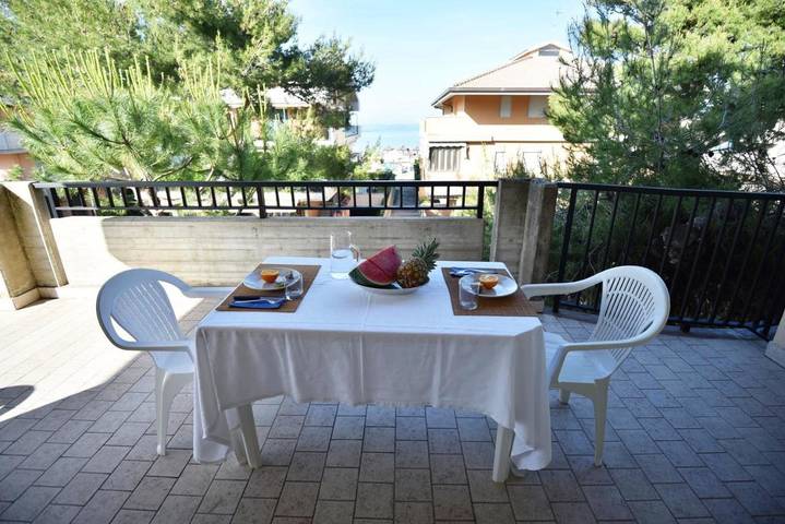 Ferienhaus für 4 Personen, mit Balkon und Terrasse in Silvi