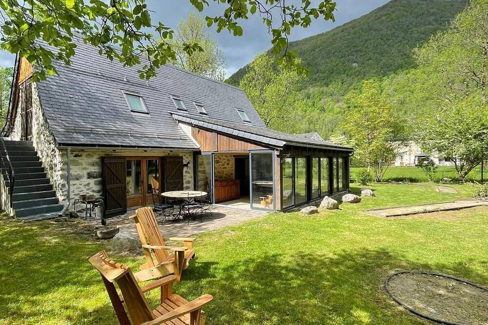 Agouadis barn in Aulus-les-Bains, Parc naturel régional des Pyrénées ariégeoises