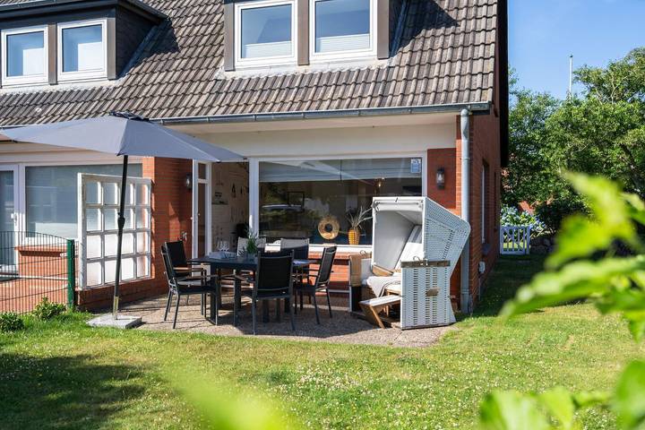 Ferienhaus für 6 Personen, mit Terrasse und Garten in Wenningstedt - 2