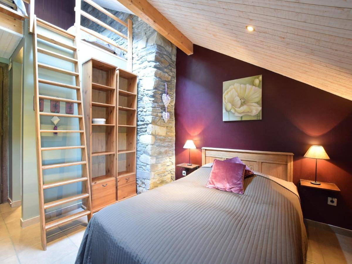 Six-Bedroom Holiday Home in Bastogne, Parc naturel Haute-Sûre Forêt d'Anlier