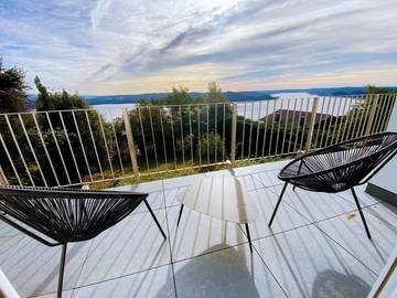 Gîte pour 4 personnes, avec vue sur le lac ainsi que vue et jardin dans Massino Visconti