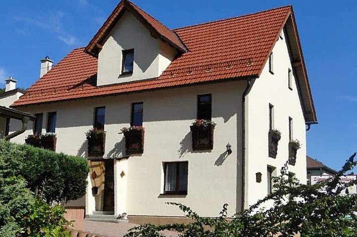 Ferienwohnung für 4 Personen, mit Garten und Sauna sowie Terrasse und Whirlpool - 1