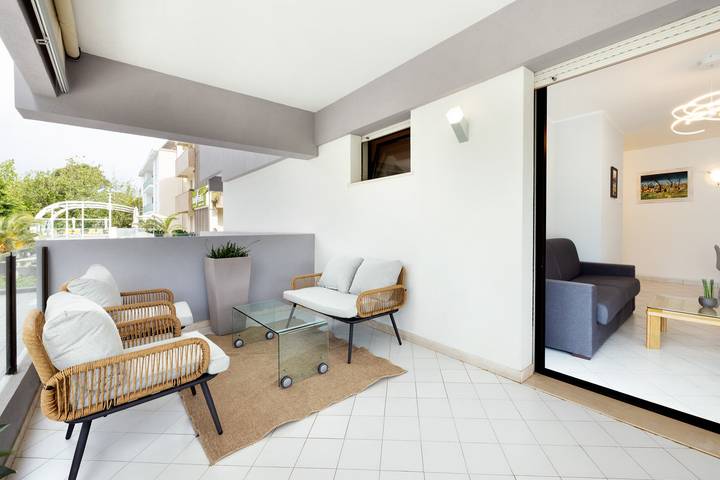 Ferienwohnung für 6 Personen, mit Balkon und Terrasse sowie Pool in Riccione