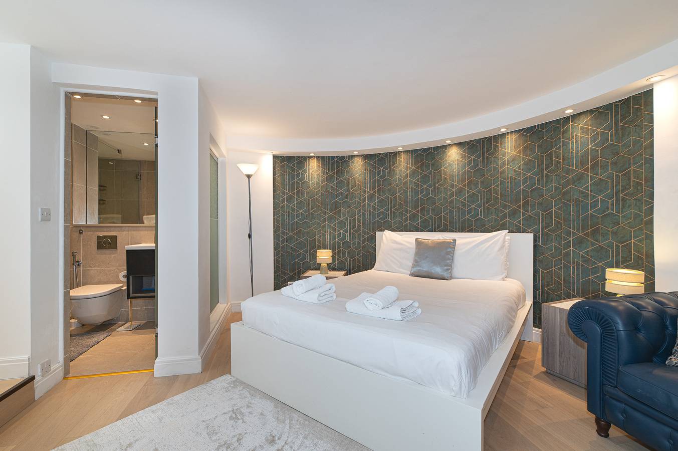 Entire apartment, Modern Split-Level flat, South Kensington, London - Pass the Keys in London, South East England