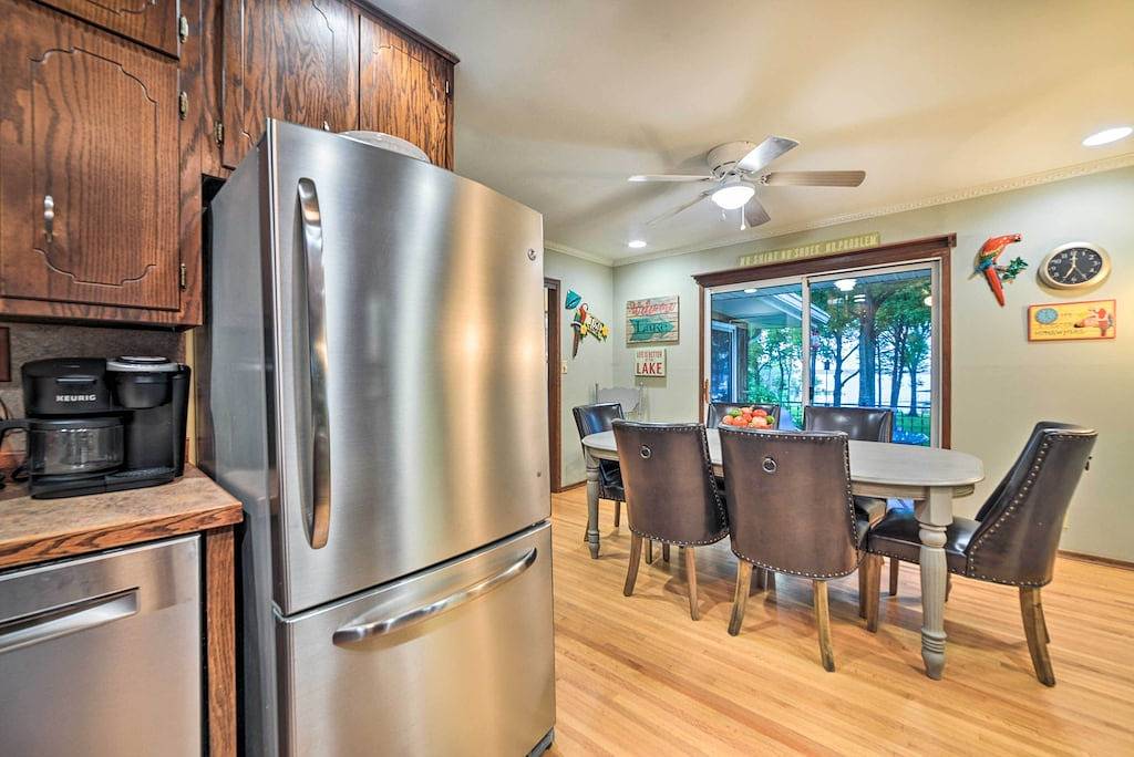 Charming Lakefront Home w/ Grill & Fire Pit! in Kentucky Lake