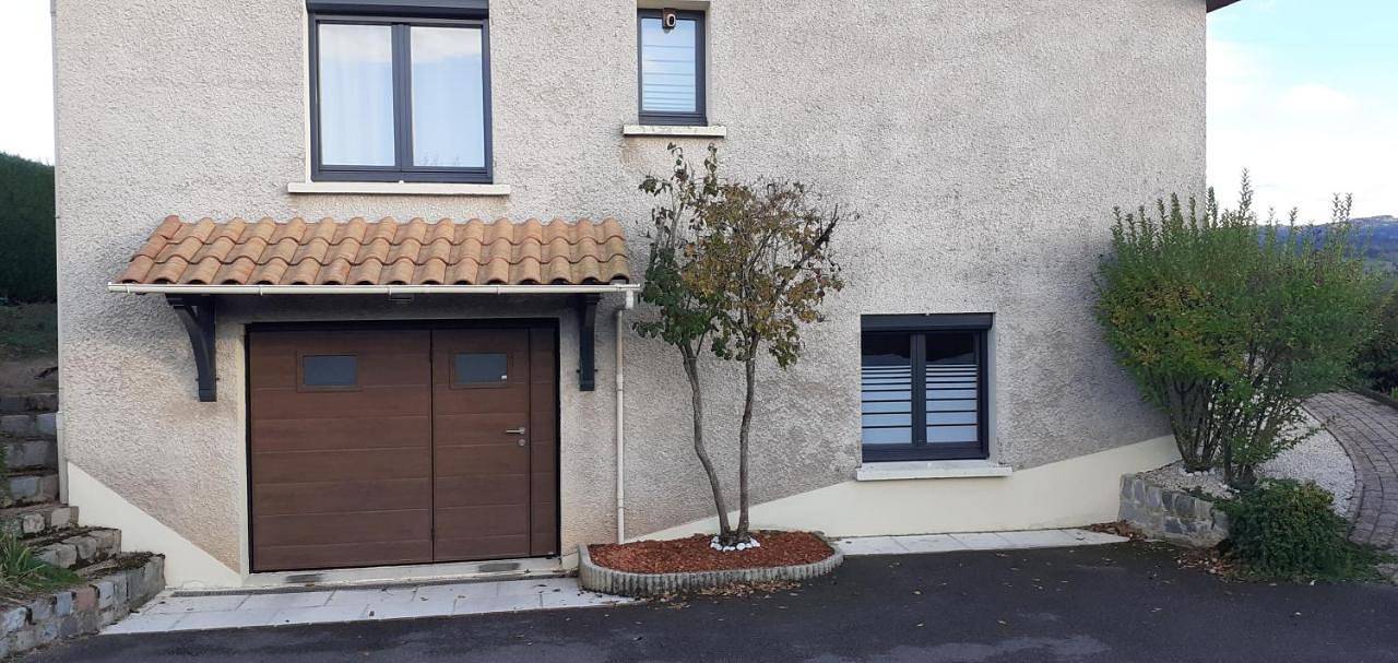 Appartement de vacances entier, Double Room with Private Bathroom in Chauffailles, Région de Charolles