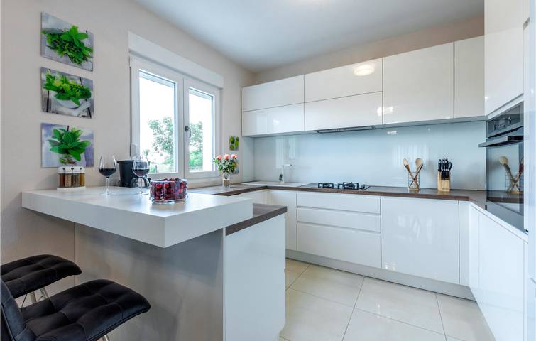 Charmante 2-Zimmer-Wohnung mit Pool, Terrasse und WLAN in Dalmatinisches Zagora