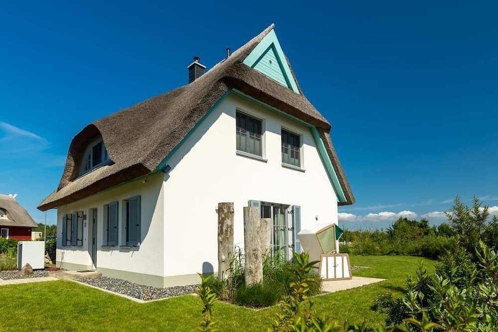 Ferienhaus \"Nautilus\" mit überdachter Loggia und Rügenblick in Kramerhof, Stralsund Umland
