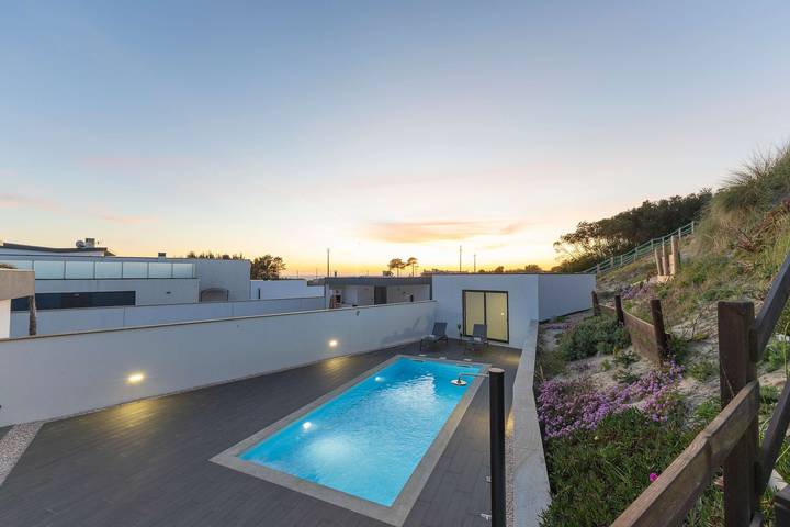 Dunes Beach House with Ocean Views in Chafé, Viana do Castelo Distrikt