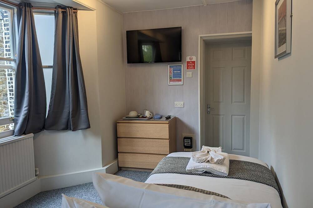 Dover Town Rooms (Single Room 4) in Dover, Kent