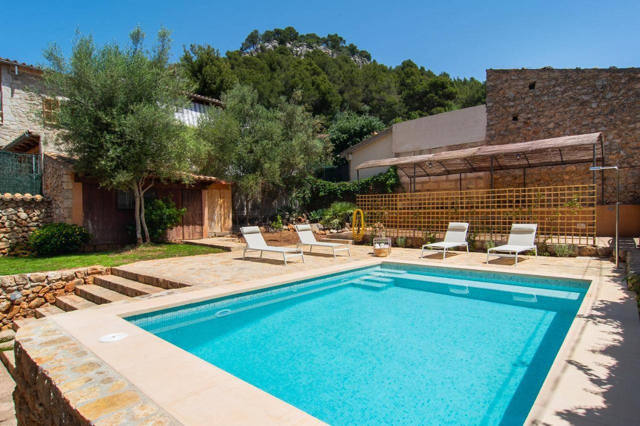 Fabulous Rural House with views to the mountains with swimming pool in Caimari, Selva