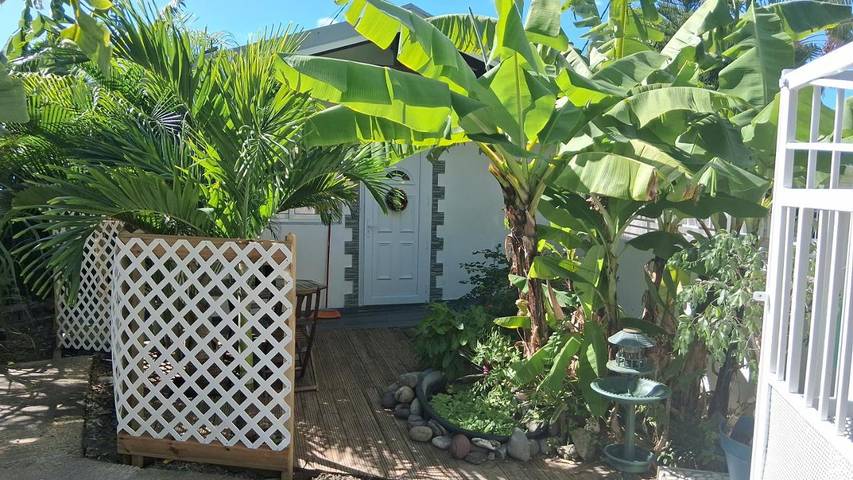 Location de vacances pour 2 personnes, avec terrasse dans Plage de Petite Anse