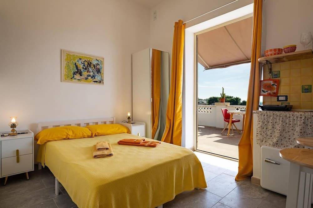 Appartamento intero, Villasalentu.it, Lu Sule con enorme terrazza affacciata al mare, cielo, terra. in Pulsano, Golfo di Taranto