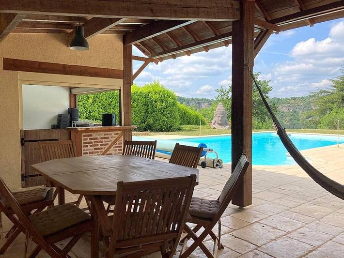Location de vacances pour 4 personnes, avec Terrasse et Jardin ainsi que Piscine et Vue à Arcambal