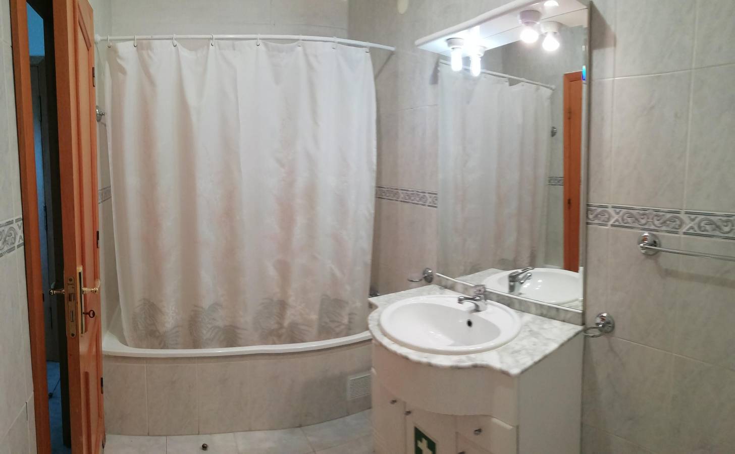 Appartamento intero, Appartamento 'Porto Seguro' con Vista Mare, Piscina e Giardino Condominiali in Praia da Rocha, Portimao