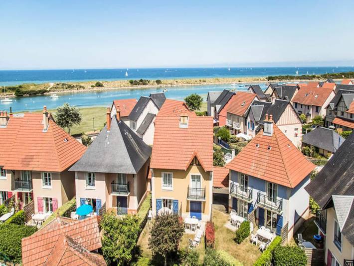 Location de vacances pour 6 personnes, avec sauna ainsi que balcon et piscine, adapté aux familles à Dives-sur-Mer