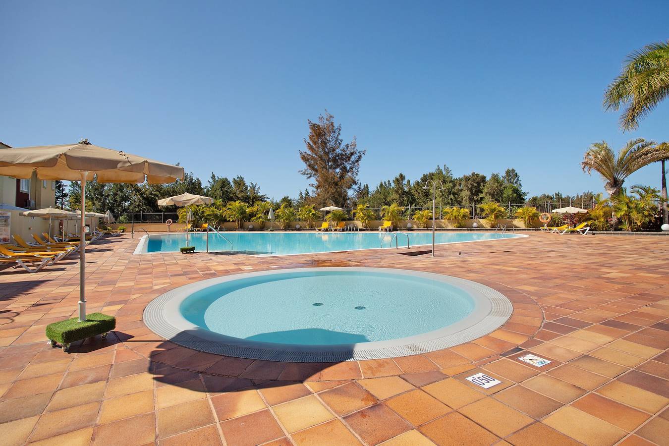 Holiday Home 'Las Velas 37' with Shared Pool and Wi-Fi in Maspalomas, San Bartolomé de Tirajana