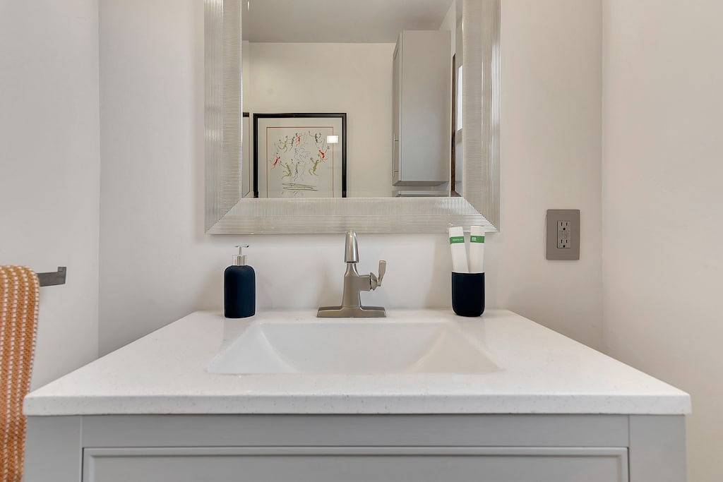 Marvelous Midcentury-Hot Tub, 5 Blocks to Downtown in El Paso de Robles, San Luis Obispo County