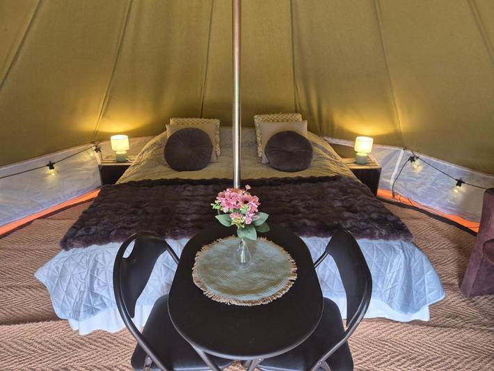 Camping für 2 Personen, mit Whirlpool und Terrasse sowie Garten und Pool in Schweden